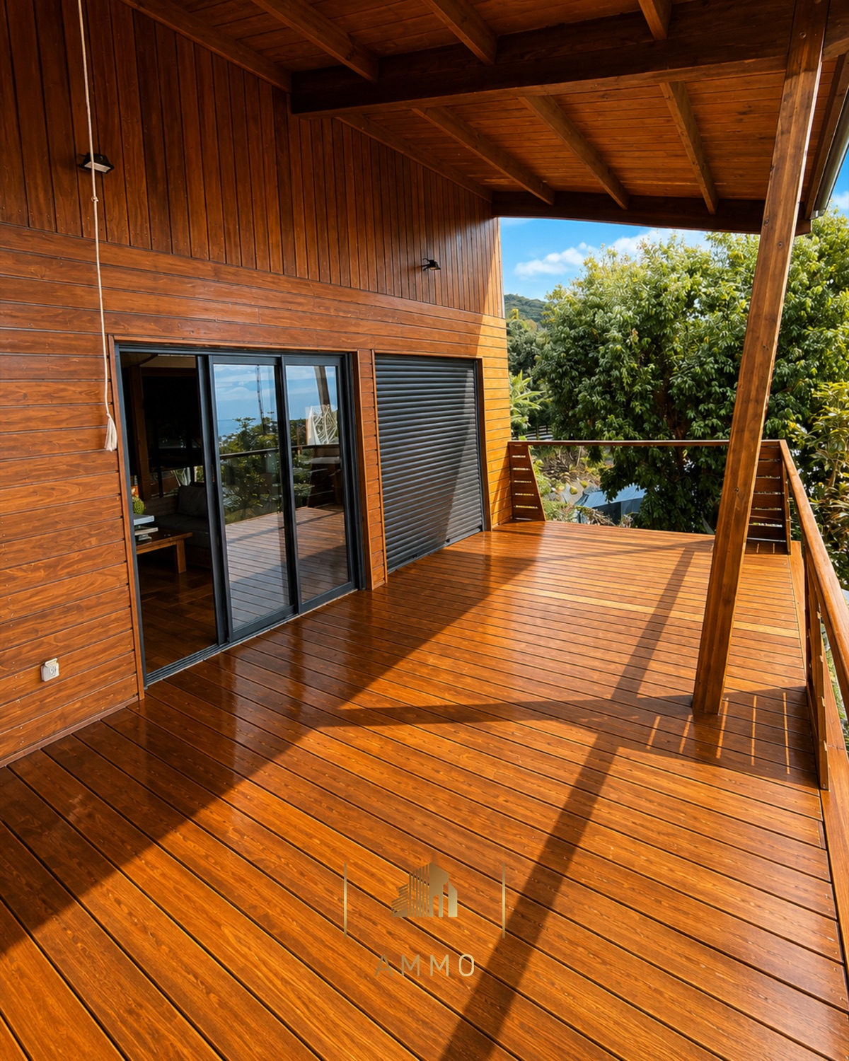 Terrasse et bardage bois réalisés par le Groupe AMMO à La Réunion